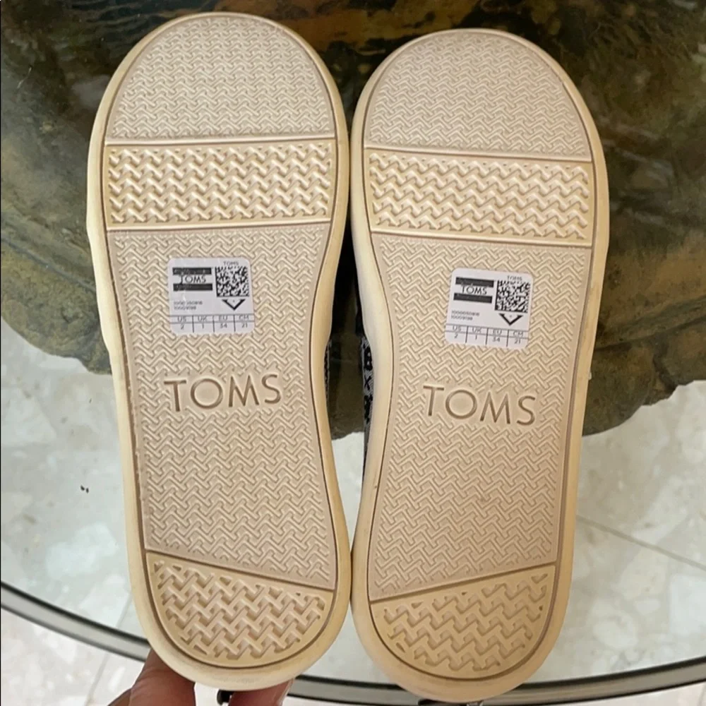 TOMS Black Denim Shoes Skull & Cross Bones Youth Unisex Slip-Ons Sz 2